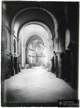 Nave baja de la Catedral de Lugo.