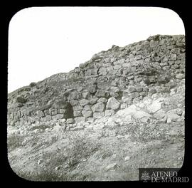 
Tirinto (Grecia). Seitenpforte der Bastion im Westen
