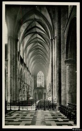 Tarjeta postal de vista interior de la Catedral de San Miguel y Santa Gúdula en Bruselas editada ...