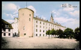 Tarjeta postal policromada de vista exterior del Castillo de Riga