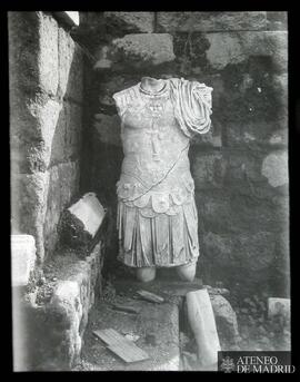 Torso de ¿Adriano? en el Teatro romano de Mérida