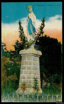 Tarjeta postal a color de la estatua de la Virgen Coronada de Lourdes editada por el Palais du Ro...