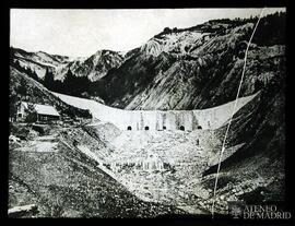 Presa de agua (a las nueve y media de la noche)