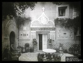 Friso del patio de la casa del Sr. Paramo en Oropesa, con azulejos policromados de los llamados d...