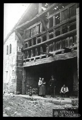 Casa rural con familia y perro