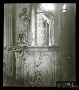 C 3075. Verdún. Iglesia del barrio ¿Gari?. Estatua de Juana de Arco salvada milagrosamente