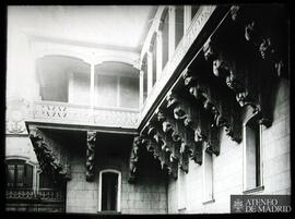 
Salamanca. Detalle de un ángulo de la galería superior del Palacio de Fonseca, llamado Casa de l...