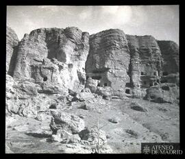 Perales de Tajuña. Cuevas en las montañas