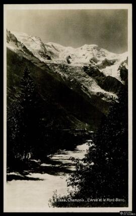 Tarjeta postal de vista del paisaje del macizo montañoso de Mont-Blanc y el río Arve en Chamonix-...