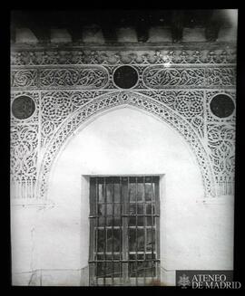 
Sobrepuerta en el patio de la casa de la reina Doña Juana. Segovia
