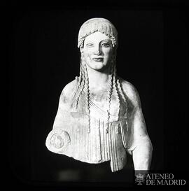 
Atenas. "Frauenstatue, geweiht von Euthydikos" [Escultura griega Korai de la Acrópolis...