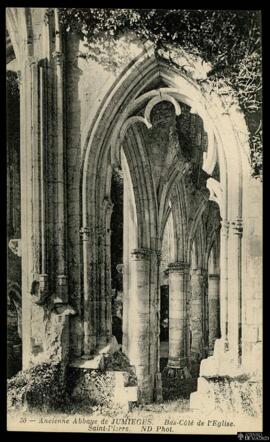 Tarjeta postal de la nave lateral de la Iglesia de San Pedro en la antigua Abadía de Jumièges edi...