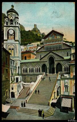 Tarjeta postal circulada a color de vista panorámica de la Catedral de San Andrés Apóstol de Amal...