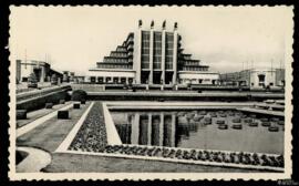 Tarjeta postal de vista exterior de los Grands Palais du Centenaire en el distrito de Heysel en B...