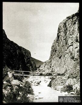 
¿Puente sobre el río Cabriel?
