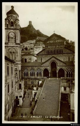 Tarjeta postal de vista general de la Catedral de San Andrés Apóstol de Amalfi