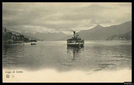 Tarjeta postal de un barco de vapor con pasajeros surcando el Lago di Como editada por Brunner &a...