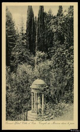 Tarjeta postal del Templo de Minerva del parque del Grand Hôtel Villa d’Este en Cernobbio