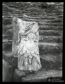 Torso de ¿Trajano? en el Teatro romano de Mérida