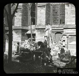 B 966. Reims. Las estuatuas de los reyes, mutiladas y destrozadas, en la Catedral