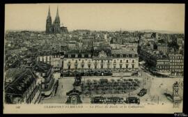 Tarjeta postal de vista panorámica de la Place de Jaude y la Catedral de Clermont-Ferrand editada...