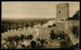 Tarjeta postal de vista exterior del Castillo de Chinon, la Torre del Molino y el Valle del río V...