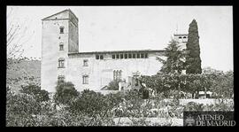 Edificio ubicado en el campo