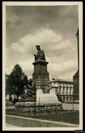Tarjeta postal del Agrikolan patsas o monumento a Mikael Agricola, considerado padre de la lengua...