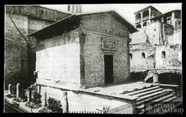 
Vich. Fachada anterior de un templo romano (restos del Castillo de Moncada)
