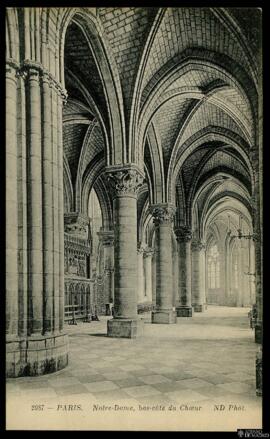 Tarjeta postal de vista interior de la nave lateral del Coro de la Catedral de Notre-Dame de Parí...
