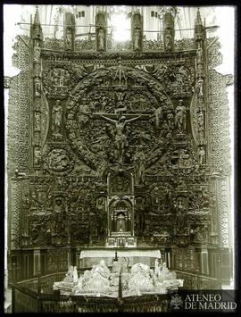 Burgos. Cartuja de Miraflores. Retablo mayor y Tumba de Juan II, por Gil de Siloé