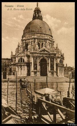 Tarjeta postal de vista exterior de la Basílica de Santa Maria della Salute de Venecia junto al g...