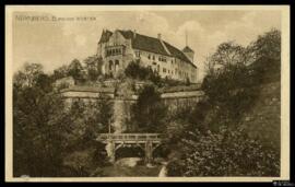 Tarjeta postal de vista exterior del Castillo de Núremberg desde el este editada por el Herman Ma...