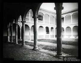 
Alcalá de Henares (Madrid). Patio de Fonseca en el Palacio Arzobispal. (¿Kaulak?)
