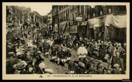 Tarjeta postal de escena costumbrista urbana de la Procesión de Notre Dame de Boulogne editada po...