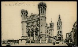 Tarjeta postal de vista exterior de la fachada de la Basílica Notre-Dame de Fourvière en Lyon edi...