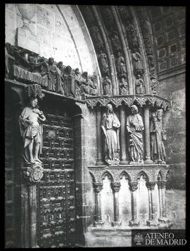 Detalle del pórtico de la Catedral de El Burgo de Osma (Soria).