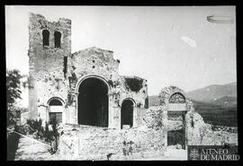 Exterior de Santa María de Besalú (Gerona).