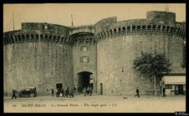 Tarjeta postal de escena costumbrista urbana junto a la Grande Porte de Saint-Malo editada por Lé...