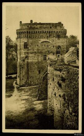 Tarjeta postal de vista exterior del Castillo de la Duquesa Ana en Dinan editada por las Éditions...