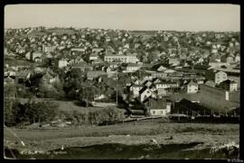 Tarjeta postal circulada de vista panorámica de Sandnes editada por el Normanns Kunstforlag en Os...