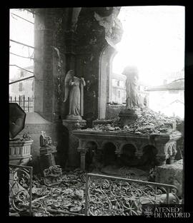 C 3076. Estatuas mutiladas de la Catedral de Verdún