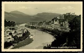 Tarjeta postal circulada de vista general de Salzburg desde el barrio de Mülln editada por el Ber...