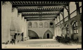 Tarjeta postal de vista interior de la Sala de Guardias del Castillo de Pierrefonds