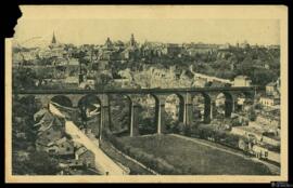 Tarjeta postal circulada de vista panorámica de Luxemburgo y su viaducto ferroviario editada por ...