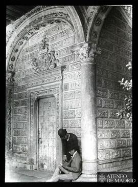 
Alcalá de Henares (Madrid). Palacio Arzobispal, puerta en la escalera de Covarrubias
