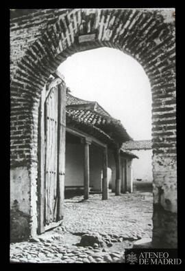 Pótico de la iglesia de Ardoncino