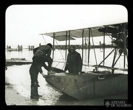 K 1312. Salonique. La dársena de los hidroaviones