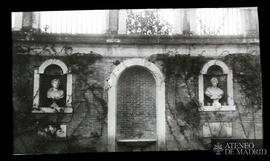 Muro herreriano del parterre del Jardín de la Isla en Aranjuez