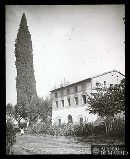 Exterior de una casa rural